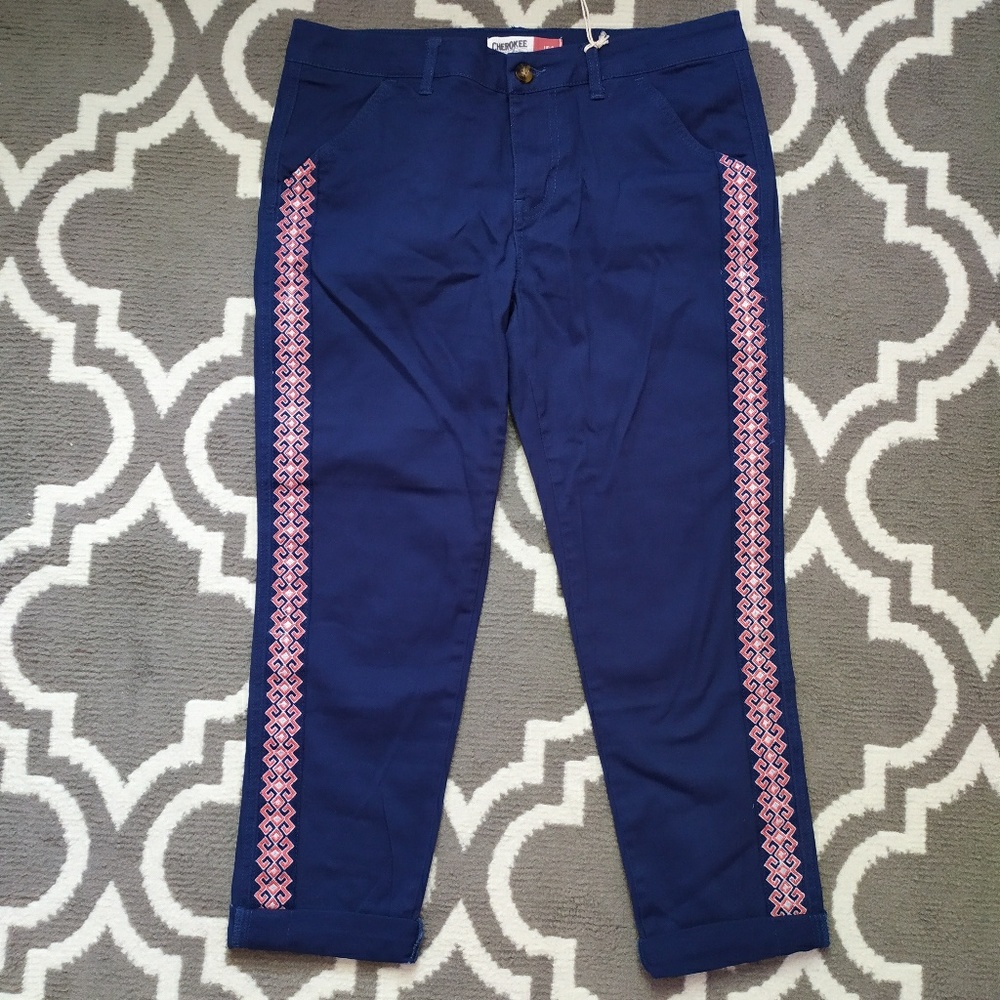 NWT Cherokee Capri Chinos